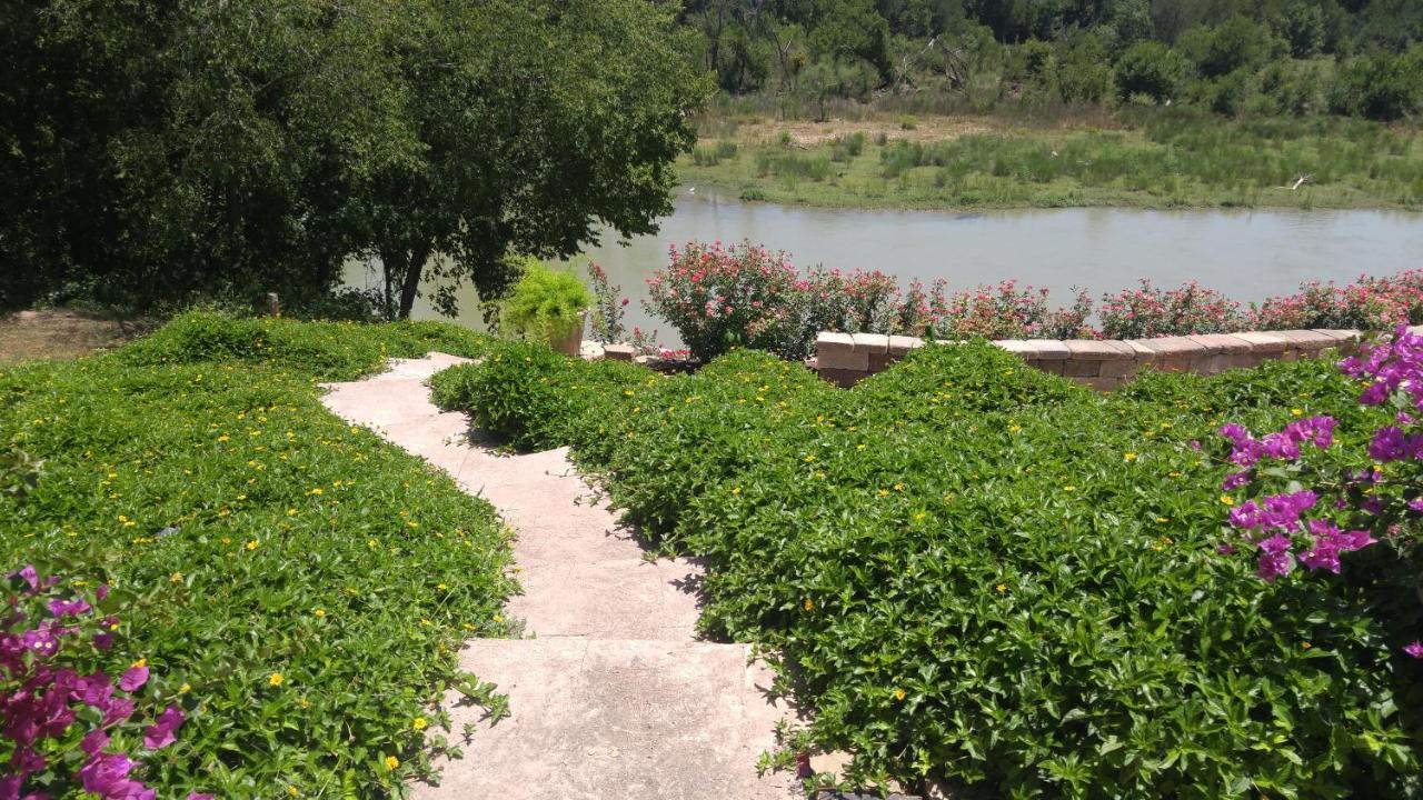 The Perry Riverhouse Bed & Breakfast Bastrop Exterior photo