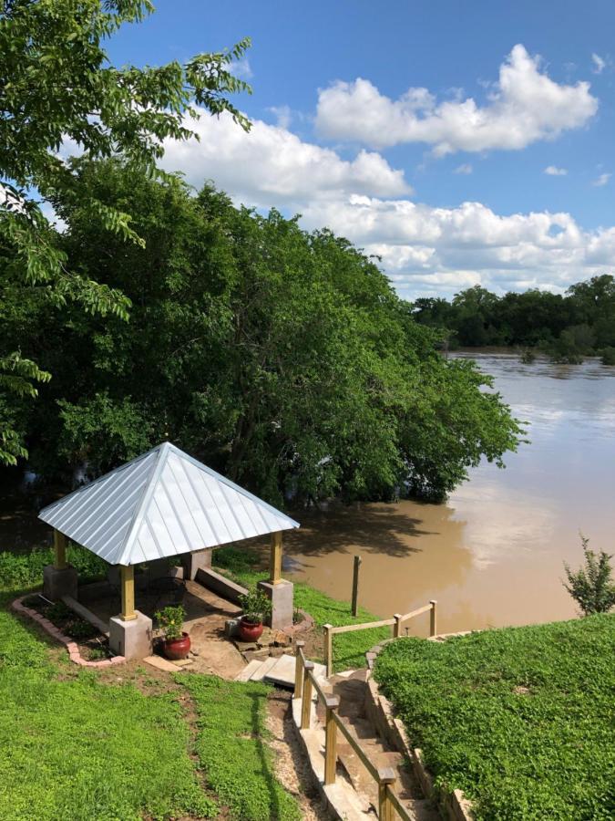 The Perry Riverhouse Bed & Breakfast Bastrop Exterior photo